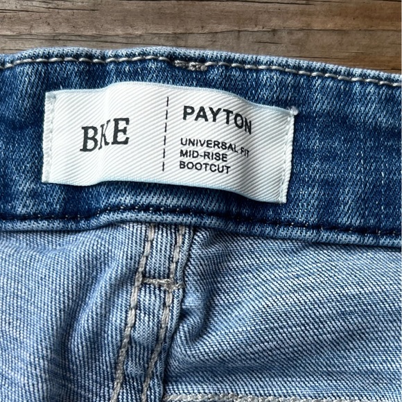 BKE Light Blue Women’s Universal Fit Mid Rise Bootcut Jeans - size 31x29 1/2 - Picture 4 of 12